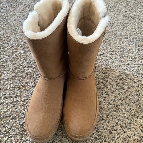 UGG Women's Classic Zip - Picture 5 of 13